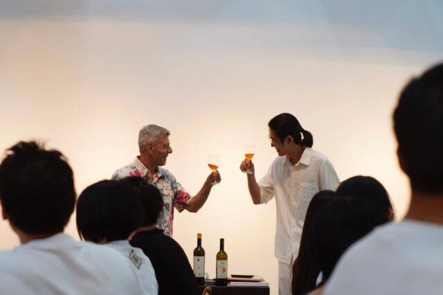 ．

2025年7月12日starnetZONE にて、

“根をはる”という旅

フランチェスコ・モンディーニさんと髙山源樹さんによる
トークイベント、ワインの試飲会が開かれました。

この会に合わせて、モンディーニさんがオリーブオイルを持ってきてくださいました。モンディーニさんから直接お話を伺って試飲できる貴重な機会となりました。

まだ少し店頭分のご用意もございます。是非お手に取ってみてください。

@obane_mashiko 

starnet
栃木県芳賀郡益子町益子3278-1
open : 11:00 am ~ 05:00 pm
closed : Thursday Wednesday
phone : 0285-72-9661
e-mail : starnet@starnet-bkds.com