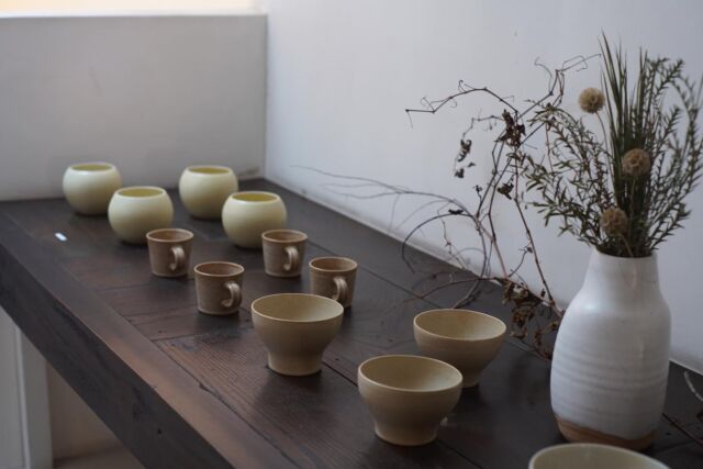 .
2025年 12月6日 (土) -  12月21日 (日) 
Gallery遊星 にて、企画展「 庄司 健  陶展 」を開催いたします。光の入りかたや、あわせるドライフラワーによって表情を変える温かみのある陶の作品たちを是非、店頭でご覧ください。

 自分の中にあるもので表現する 
生活の中で大事なことがいくつもある 
それらをもっと多面的に見たい 

自分の中にあるものを表現する 
そのために中に入れるものを選ぶ 
自然を大事にするように 體 ( からだ ) を 自分の内をも 大事にしたい。 

ー 庄司 健

@shoji_kobo

◾️期間
2025年 12月6日 (土) -  12月21日 (日) 
※定休日 11日(木)、18日(木)

◾時間
11:00-17:00

◾️会場
Gallery遊星 ( starnet 2F)
〒321-4217 栃木県芳賀郡益子町益子3278-1
TEL 0285-72-9661
 
#starnet #スターネット #益子
#gallery遊星
#庄司健 #庄司工房
#笠間 #貫入 #笠間長石釉 #色絵

starnet
栃木県芳賀郡益子町益子3278-1
open: 11:00 am ~ 05:00 pm
closed: Thursday
phone: 0285-72-9661
e-mail: starnet@starnet-bkds.com