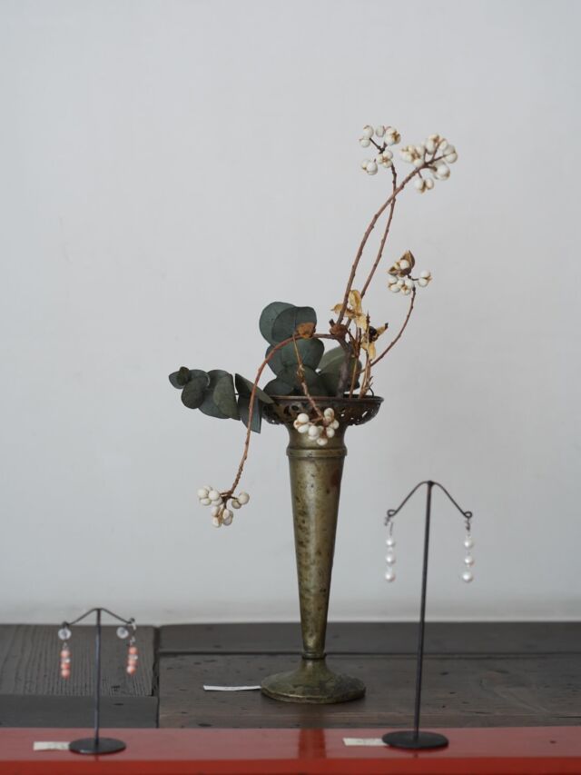 .
2026年2月7日（土）-2月15日（日）
Gallery 遊星にて開催しておりました、「limul  古代ジュエリー展」が終了いたしました。

会期中はたくさんの方にご来場いただきまして、誠にありがとうございました。

約12万年前に発掘された貝。
小さな穴があけられ、それは人が「身につける」ために手を加えた、最古の装身具のひとつとされています。

人は太古の昔から、素材に手を加え、祈りや願いを託し、美しさをまとう存在でした。

本展では、インダス文明期をはじめ、アヴァ王朝、ピュー王国、ササン朝など各時代・各地域の装身具をご紹介させていただきました。

悠久の時を経た古代の玉石やビーズ。
はるかな時間を旅し、現代に息づくその姿を、皆さまと分かち合えたことを心より嬉しく思います。

@limul_japan 

■期間
2026年2月7日(土) − 2月15日(日)
※定休日 2/12(木)

■時間
11:00〜17:00

■会場
Gallery 遊星（starnet 2F）
〒321-4217 栃木県芳賀郡益子町益子 3278-1
TEL 0285-72-9661

#starnet #スターネット #益子
#gallery遊星
#limul

starnet
栃木県芳賀郡益子町益子3278-1
open : 11:00 am ~ 05:00 pm
closed : Thursday
phone : 0285-72-9661
e-mail : starnet@starnet-bkds.com