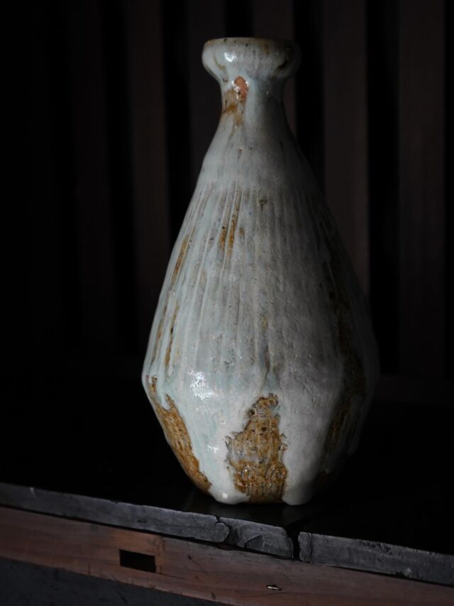 .
2026年3月14日（土）-3月29日（日）
Gallery 遊星にて開催しておりました、
「高橋祐也 展　ー土地と時を宿すー」は、無事に会期を終えました。

期間中はたくさんの方にご来場いただき、心より御礼申し上げます。

はじめての個展という節目にあたり、高橋さんは数多くの作品をご用意くださり、会場にはさまざまな出会いが生まれました。
ものづくりに向き合う真摯な姿勢が、ひとつひとつの器の佇まいに静かにあらわれているように感じられます。

会期中は、器に丁寧に向き合い、時に場を離れ、再び足をお運びくださる姿も多く見受けられ、深く印象に残る展示となりました。

お選びいただいた器が、それぞれの暮らしの中で永く寄り添うものとなれば幸いです。

引き続き、作品は店頭でもご覧いただけます。

@yuya.takahashi_jiyu 

■期間
2026年3月14日(土) − 3月29日(日)
※定休日 19日(木)、26日(木)

■時間
11:00〜17:00

■会場
Gallery 遊星（starnet 2F）
〒321-4217 栃木県芳賀郡益子町益子 3278-1
TEL 0285-72-9661

#starnet #益子
#gallery遊星
#高橋祐也 #唐津

starnet
栃木県芳賀郡益子町益子3278-1
open : 11:00 am ~ 05:00 pm
closed : Thursday
phone : 0285-72-9661
e-mail : starnet@starnet-bkds.com