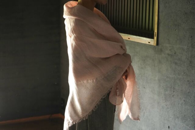 ストアでお取り扱いしている、MITTANのお洋服をご紹介いたします。
 
MITTANは、流行に左右されない設計と天然素材を軸に、長く着られる衣服をつくるブランドです。
素材選びや生産背景の透明性を重んじ、
衣服の修繕・染めなおし、
買取・再販までを自社でおこなっています。
 
着心地のよい素材感と、洗練されたデザインのバランスが
男女問わず愛される理由です。
ぜひ店頭で袖をとおして、その心地よさを体感ください。
 
#starnet#MITTAN

starnet
栃木県芳賀郡益子町益子3278-1
open : 11:00 am ~ 05:00 pm
closed : Thursday
phone : 0285-72-9661
e-mail : starnet@starnet-bkds.com