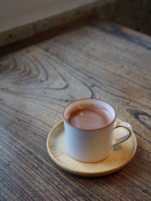 STARNET CAFEよりお知らせです。

10月24日（土）より、ホットココアの提供が始まります。

香ばしく焙煎された有機ココア豆からつくられたココアパウダーを、ミルクと合わせた温かな一杯。

ブラックココアならではのほろ苦さに、砂糖のやさしい甘みを添えました。

使用しているオーガニックココアは、ストアでも販売しております。

肌寒い季節に、温かなココアとともに、ゆったりとしたひとときをお過ごしください。

#STARNETCAFE #starnet #益子 #益子カフェ #オーガニックココア

starnet
栃木県芳賀郡益子町益子3278-1
open: 11:00 am ~ 05:00 pm
closed: 木曜日
phone: 0285-72-9661
e-mail: starnet@starnet-bkds.com